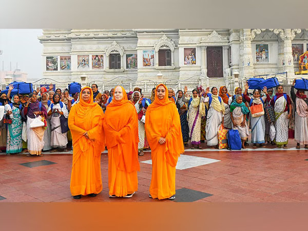 Jagadguru Kripalu Parishat organized a grand distribution event, extending essential support to impoverished holy men and destitute widows of the Braj region.